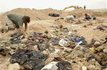 En massegrav åpnes etter Saddams fall